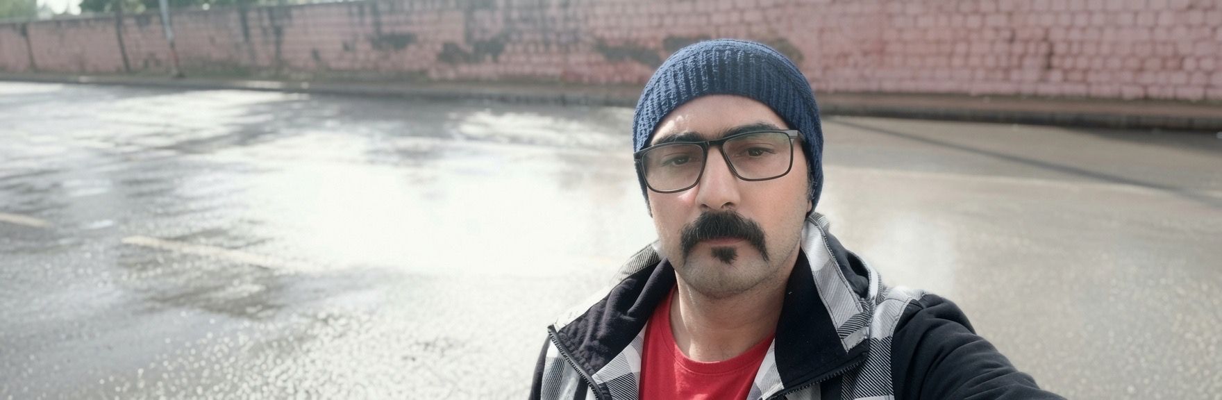 وحید سرخ‌گل، زندانی سیاسی: زندانیان انقلاب ملی در دخمه زندان تحت فشار و شکنجه‌اند
