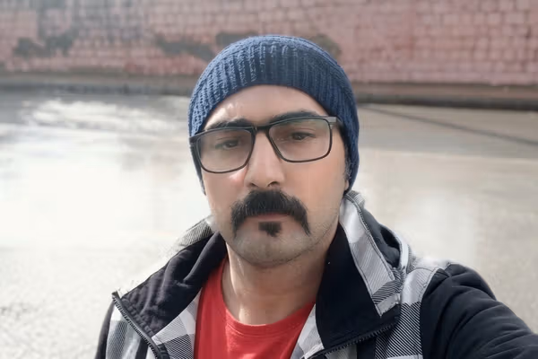 وحید سرخگل، زندانی سیاسی: زندانیان انقلاب ملی در دخمه زندان تحت فشار و شکنجهاند