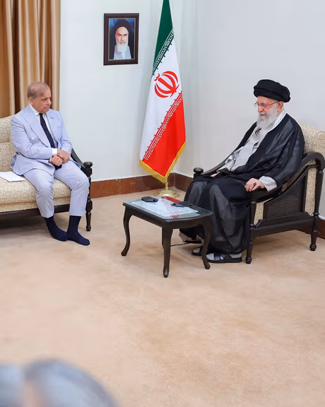 خامنهای در دیدار با نخستوزیر پاکستان: به آینده دنیای اسلام خوشبین هستیم