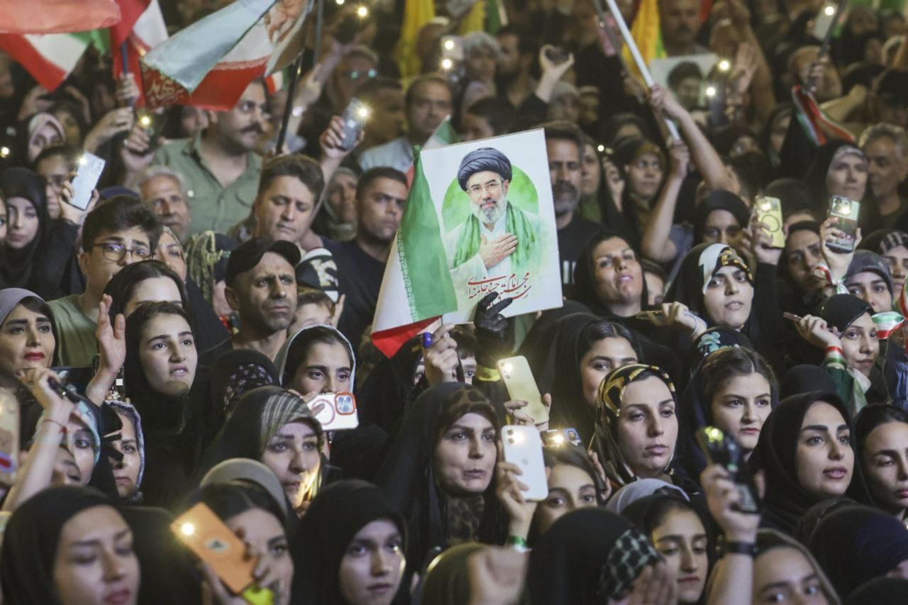 رجا نیوز: مجتبی خامنه‌ای طرح پرونده هسته‌ای در مذاکرات را «خلاف شرع» خوانده است