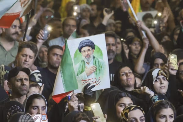 رجا نیوز: مجتبی خامنهای طرح پرونده هستهای در مذاکرات را «خلاف شرع» خوانده است