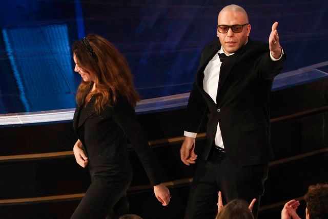 واکنش شیرین سوهانی و حسین ملایمی به برنده شدن جایزه اسکار بهترین فیلم کوتاه انیمیشن برای «در سایه سرو» در مراسم نود و هفتمین دوره جوایز اسکار در هالیوود، دوم مارس ۲۰۲۵