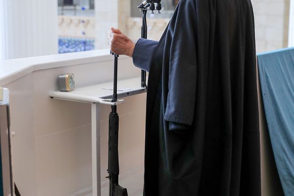 كيف أعاد المرشد الإيراني هيكلة "منظومة صلاة الجمعة" تدريجيا لتعزيز سلطته؟