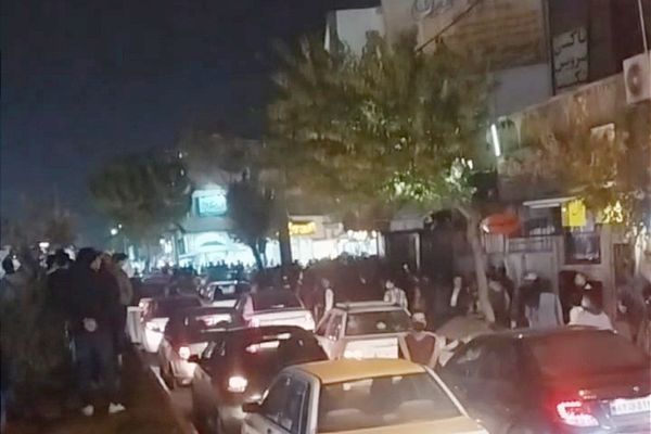 البلوشيات يشاركن في جمعة احتجاجات زاهدان.. وتجمعات ليلية في طهران وكرج