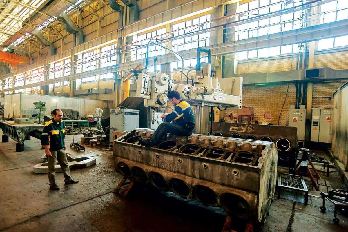 رییس اتاق بازرگانی: برق کارخانه‌ها را قطع می‌کنند و گازوییل هم به آن‌ها نمی‌دهند