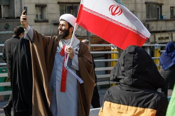 وكالة الحوزة العلمية: المشاكل المعيشية قد تدفع بعض رجال الدين في إيران للعمل بمهن أخرى