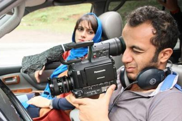 Iranian security forces raid dissident filmmaker's residence