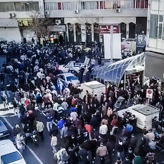 اعتصاب بازاریان تهران و شهرهای دیگر برای سومین روز پیاپی ادامه یافت