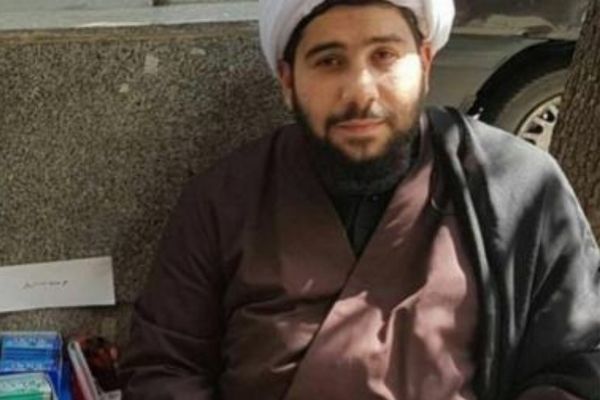 الحكم بالسجن عامين على رجل دين إيراني بسبب انتقاده للنظام