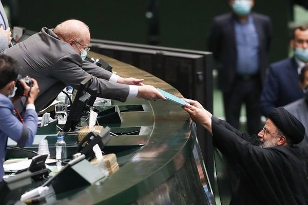 البرلمان الإيراني يرفع أسعار المياه 35%.. وانتقادات رسمية للتعديلات في مشروع الميزانية