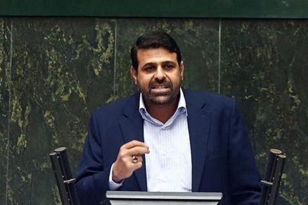 عضو هيئة رئاسة البرلمان الإيراني: علينا أن نتجه نحو اختبار القنبلة النووية