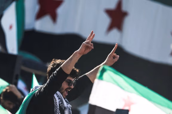 شادی مردم سوریه پس از سقوط بشار اسد