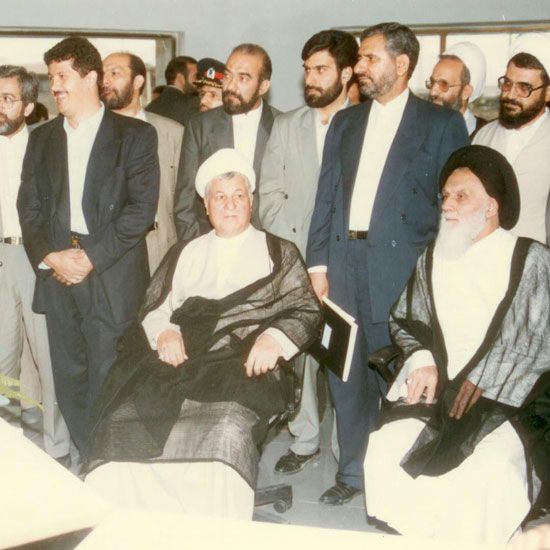 تصویری از حضور جهانگیری و هاشمی رفسنجانی در بازدید از اولین کامپیوتر وارد شده به ایران