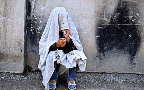 وكالة "إيلنا": المدمنون في إيران يفضلون "الحشيش"