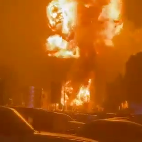 العربیه: در پی انفجار در یک پمپ بنزین در شهر عدن یمن پنج نفر کشته و ۱۳ نفر مجروح شدند