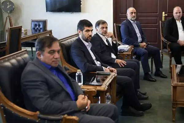 تفاهم وزیر ورزش با استقلال و تراکتور برای حضور بازیکنان در تیم ملی امید