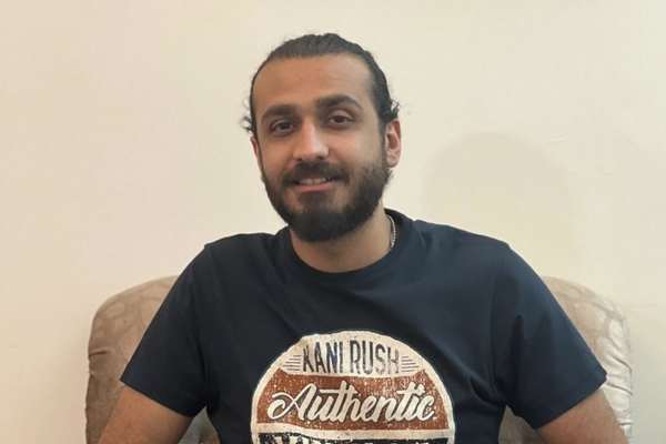 ادیب شهبازپور، مربی تنیس، پس از ۲۷ روز بازداشت، به زندان کرمان منتقل شد