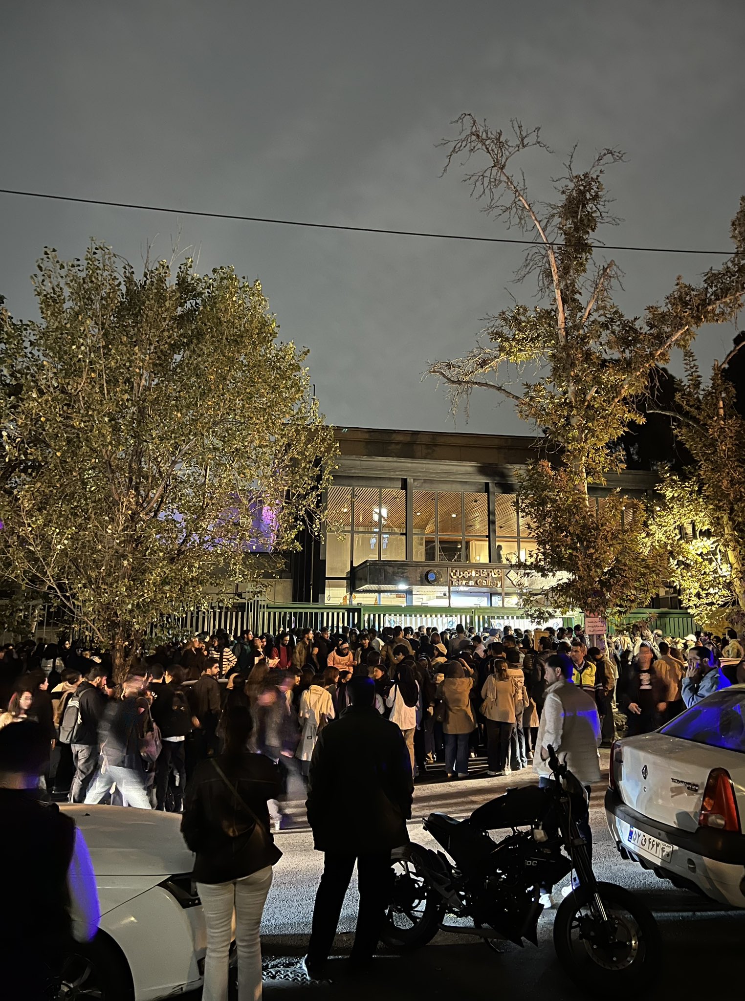 رسانه وابسته به سپاه: «هفته دیزاین تهران» به دلیل محتوای سیاسی و بی‌حجابی متوقف شد