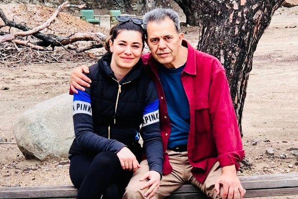 ابنة ناشط معدوم لوزير خارجية إيران: ربما يستمر العالم في لعبتكم قليلاً.. لكن نظامكم سيسقط