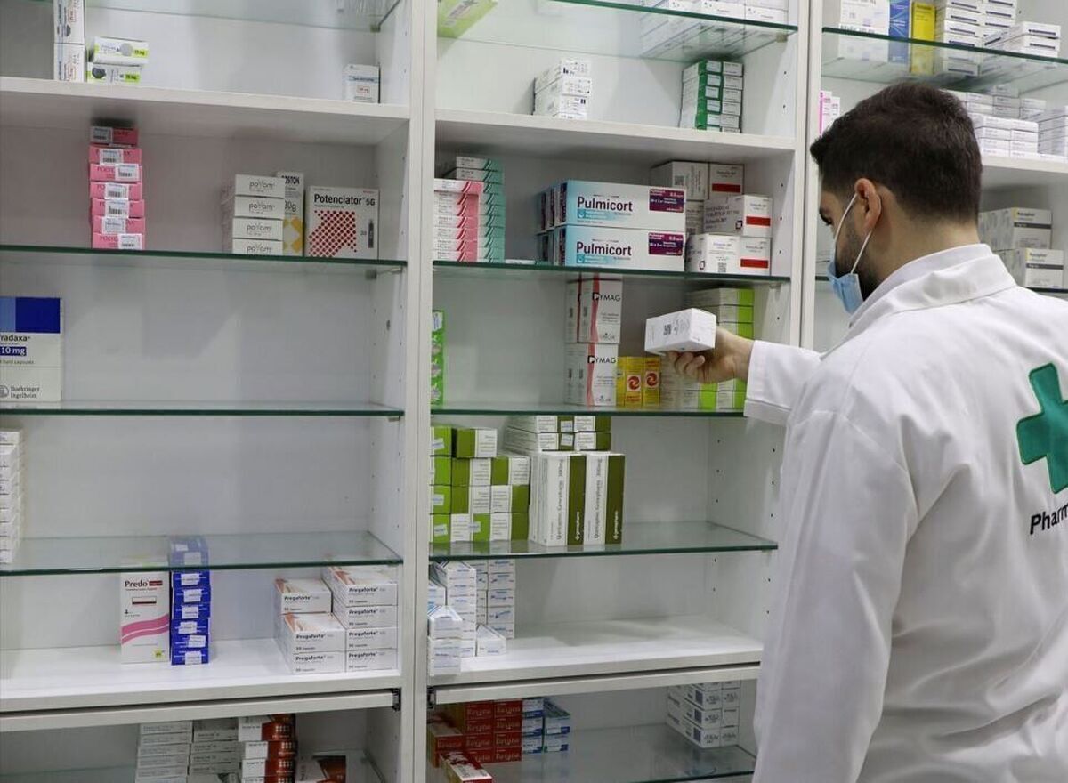 Drug prices jump up to 400% as shortages strain Iranian pharmacies