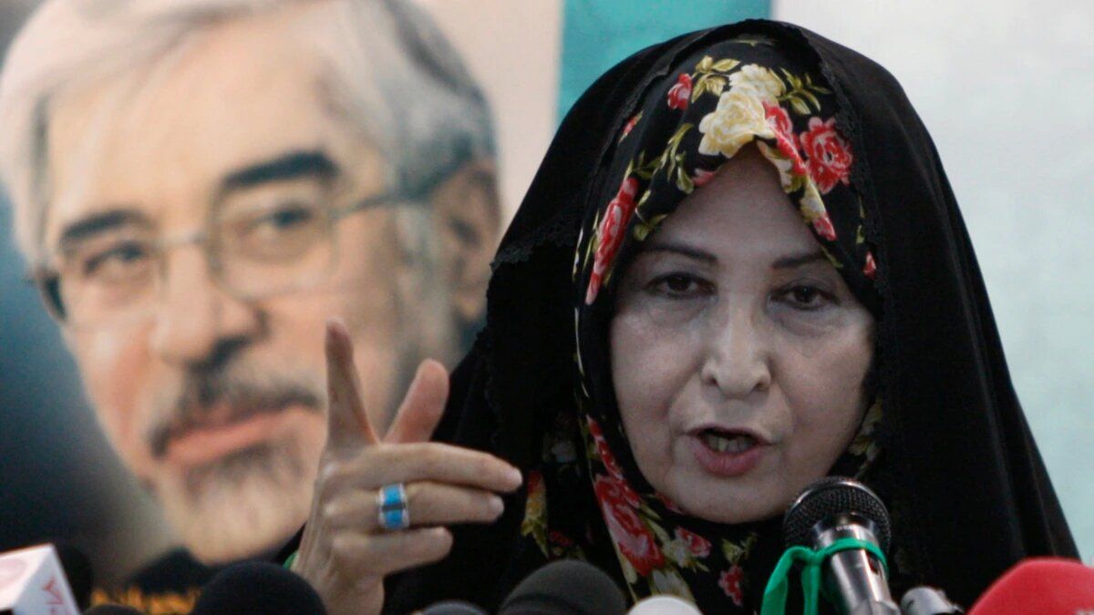 زوجة موسوي تطالب النظام الإيراني بسماع صوت الثورة.. ومطهري يحذر من استمرار تقييد الإنترنت