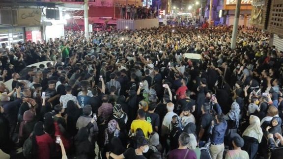 A large crowd protesting in Abadan. May 25, 2022