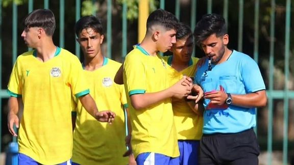 داوری که از مادر یک بازیکن سیلی خورد: خوشحالم واکنش نشان ندادم، قدرت من در کارتهایم است