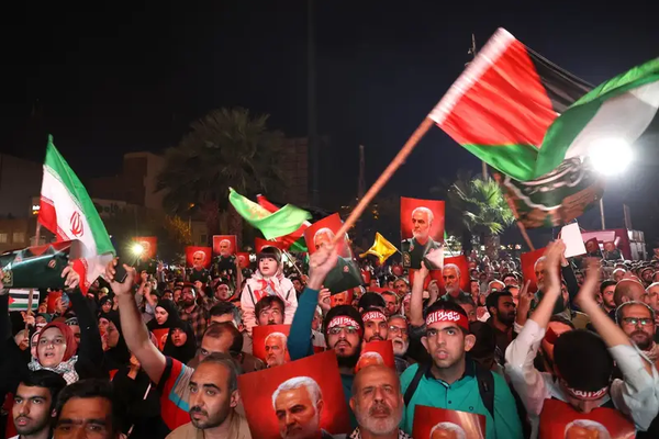 ترحيب إيراني واسع النطاق بهجوم حماس.. والتأكيد على دعم الفصائل الفلسطينية
