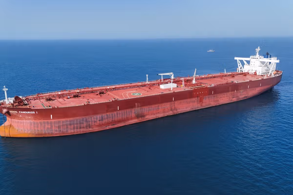 نفتکشهای ایرانی در نزدیکی خط محاصره آمریکا متوقف شدهاند