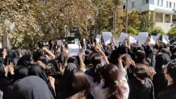 دعوات للنزول إلى الشوارع ومواصلة الاحتجاجات بمختلف مدن إيران في ذكری أربعين قتلى الانتفاضة