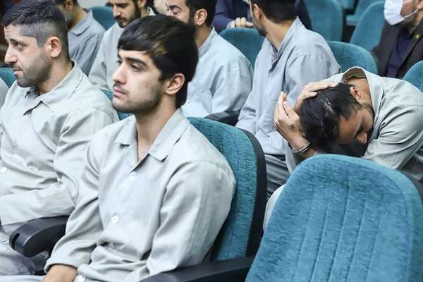 إدانات واسعة لإعدام الشابين كرمي وحسيني.. وحقوقيون يحذرون من استمرار مجازر النظام الإيراني