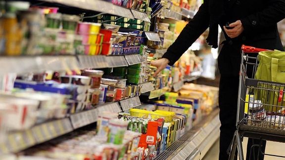 بانک مرکزی تورم سالانه را بیش از ۴۶ درصد اعلام کرد؛ تورم اسفندماه رکورد ۵۰سال اخیر را شکست