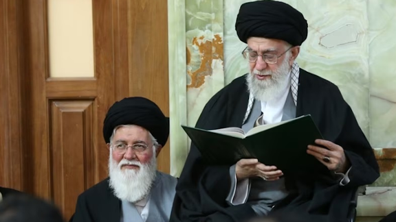 امام جمعه مشهد: اگر گفتمان دینی جامعه سقوط کند، سقوط نظام هم قطعی است