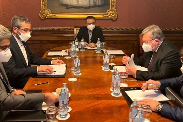 عضو فريق التفاوض النووي الإيراني يدعو روسيا لتوضيح مطالبها من أميركا
