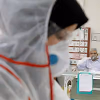 نگرانی از افزایش موارد ابتلا به آنفلوآنزا و کرونا در ایران در پی کمبود واکسن