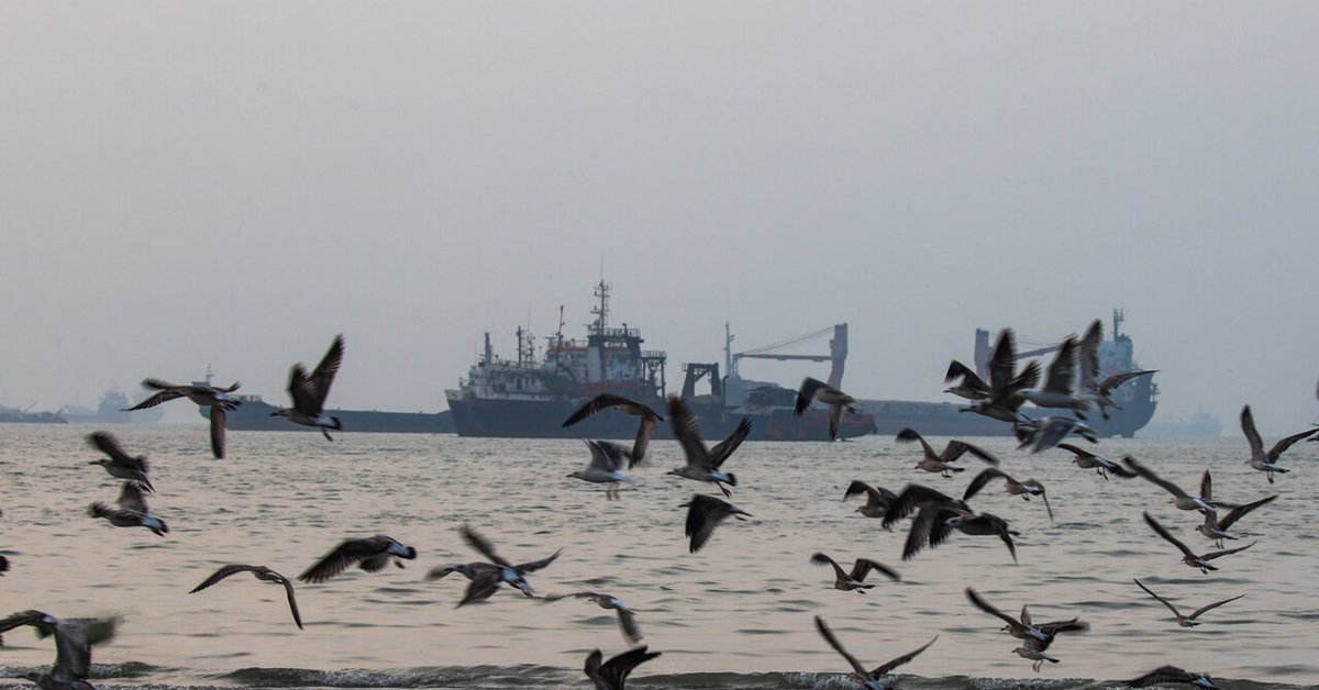 Hormuz diplomacy stalls as attacks deepen pressure on Persian Gulf oil routes