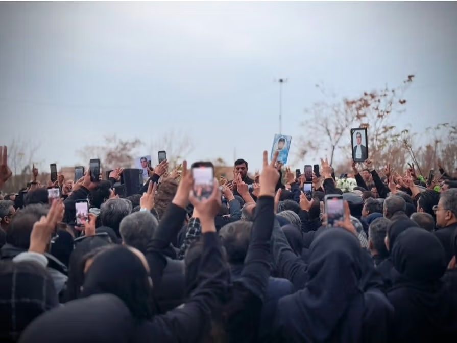 گروهی از پزشکان خواستار آزادی بازداشت‌شدگان مراسم خسرو علی‌کردی شدند