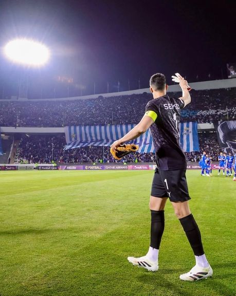 وداع حسین حسینی با هواداران استقلال، بدون یک کلمه توضیح!