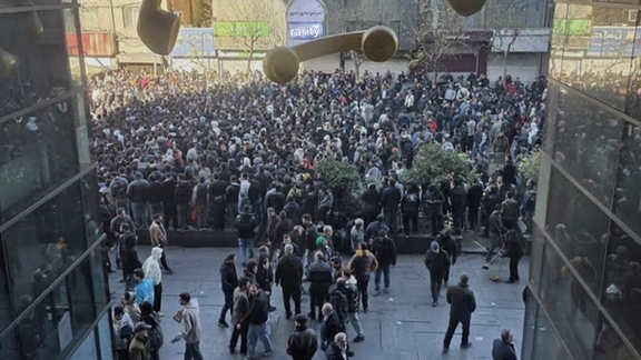 کارد به استخوان بازار رسیده است