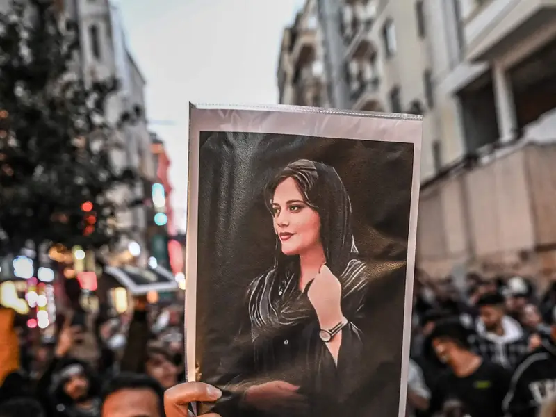 حصار مشدد وتهديدات أمنية.. إيران تمنع إحياء ذكرى "مهسا أميني" بالقوة