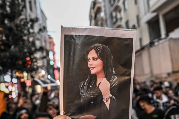 حصار مشدد وتهديدات أمنية.. إيران تمنع إحياء ذكرى "مهسا أميني" بالقوة