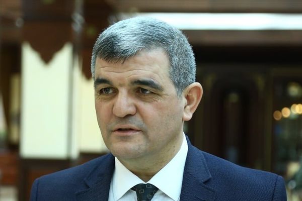 المتهمون بمحاولة اغتيال عضو في البرلمان الأذربيجاني يعترفون بـ "صلتهم" مع إيران