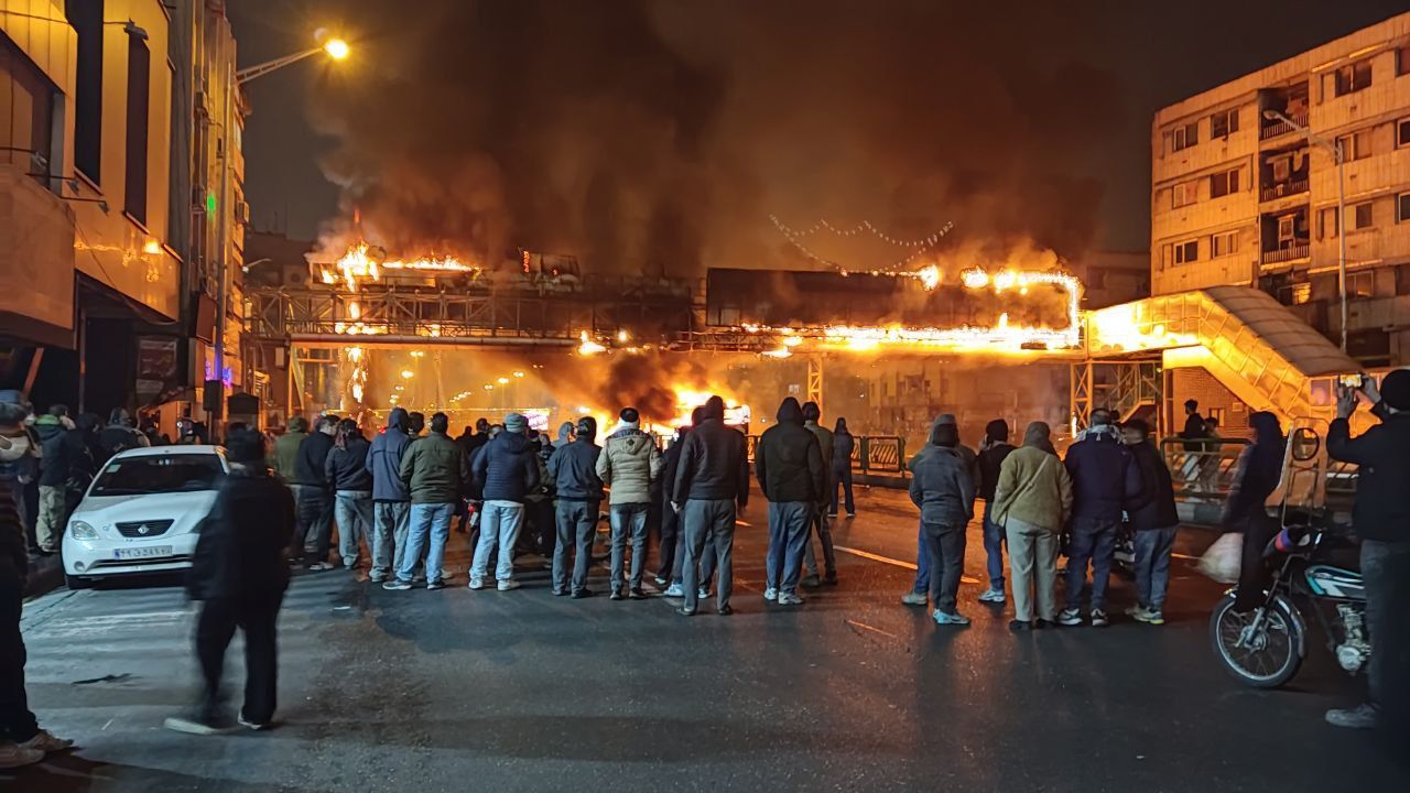 تجمعات ایرانیان خارج از کشور، همزمان با فراخوان شاهزاده رضا پهلوی برای حضور در خیابان‌های ایران