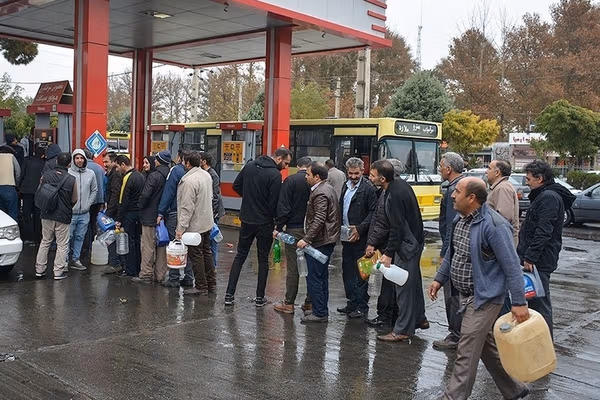 شهروندان: افزایش قیمت بنزین، سفرهها را خالیتر و زندگی را سختتر کرده است