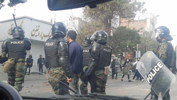 نماینده خامنهای در بوشهر: یگان ویژه در مقابله با فریبخوردگان و مزدوران موفق بوده است