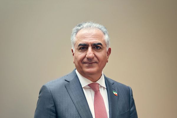 ولي عهد إيران السابق:بين الجمهورية والملكية سأختار الجمهورية