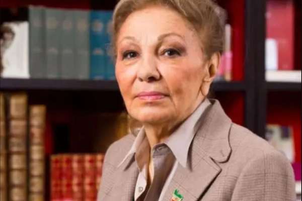 Iran’s Exiled Queen Salutes Bravery Of People Against Regime