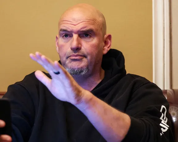 سيناتور أميركي: إذا واصلت إيران برنامجها النووي فسأؤيد تدمير منشآتها