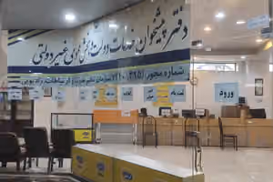 "قسائم السلع" في مأزق النظام الإلكتروني.. إيرانيون عالقون لساعات في المكاتب لإثبات إقامتهم