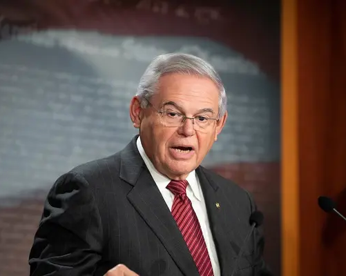 سناتور دموکرات، به ایران اینترنشنال: آمریکا باید خود را برای رفتن جمهوری اسلامی آماده کند